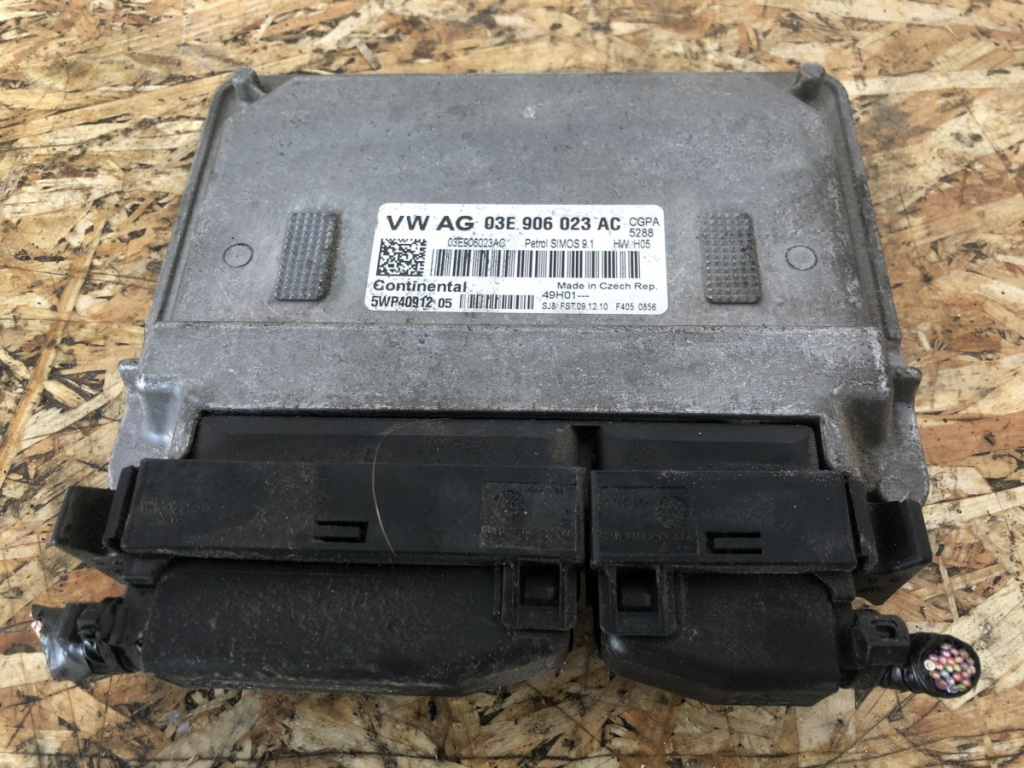 Calculator motor Skoda Fabia 3 combi sedan 2011 (03E906023AC)