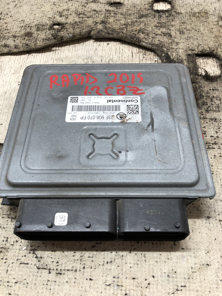 Calculator motor Skoda RAPID 1.2 Benzina 2014, 03F906070FP