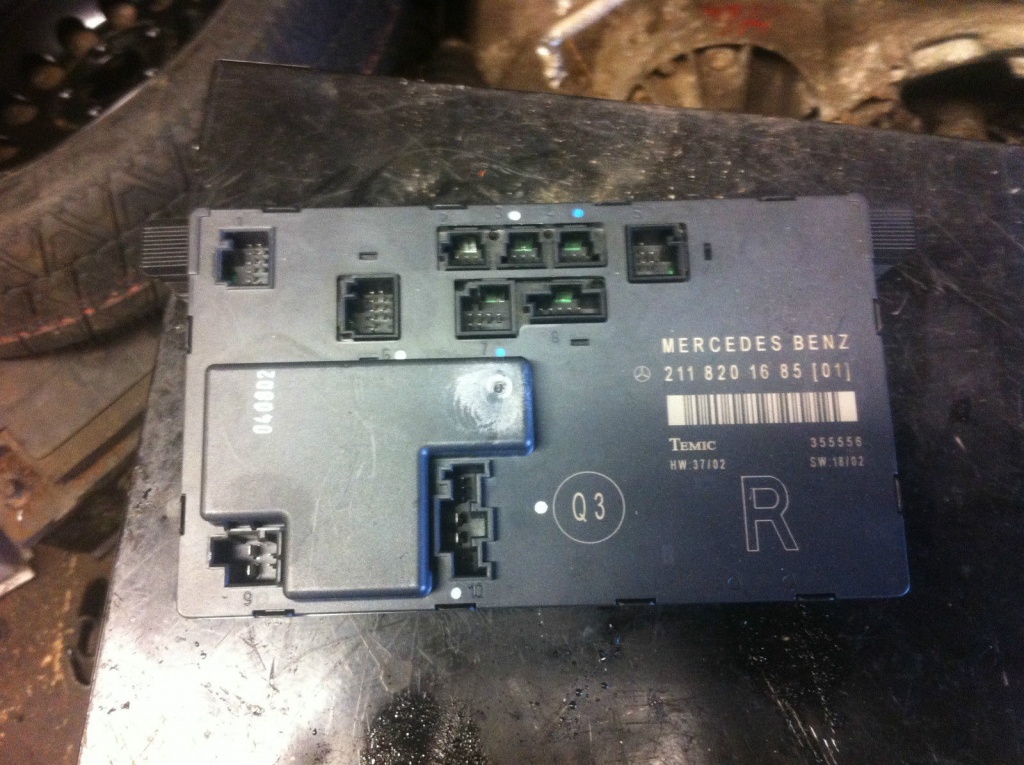 Calculator portiera dreapta fata Mercedes E Class W211, A2118201685