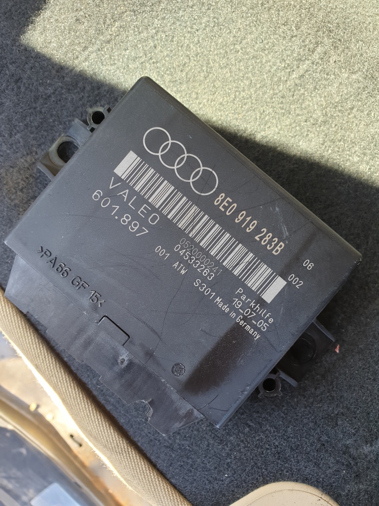 Calculator Senzori Parcare Audi A4 B7 2006 cod 8E0919283B