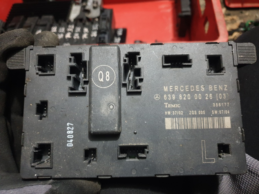 Calculator Usa Stanga Mercedes Vito W639 cod 6398200026