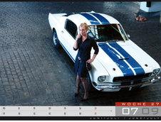Calendar 2009: Fete si masini americane