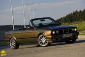 Cameleon Power: BMW E30 Cabrio by Dan