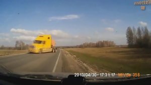 Camioanele din Rusia o iau razna: compilatie cu mastodonti accidentati