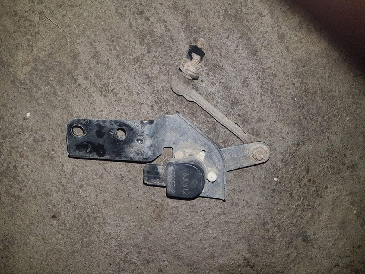 Cantar xenon fata mitsubishi pajero IV 2007-2012