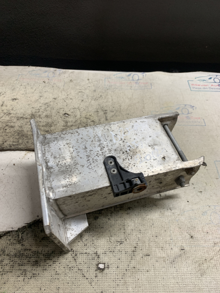 Cap lonjeron dreapta Audi A5 - Motorina 2012, 8K0807134D