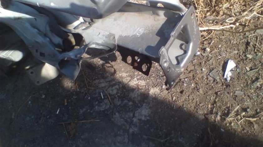 Cap lonjeron dreapta fata Peugeot 307 An 2002-2008 5 usi