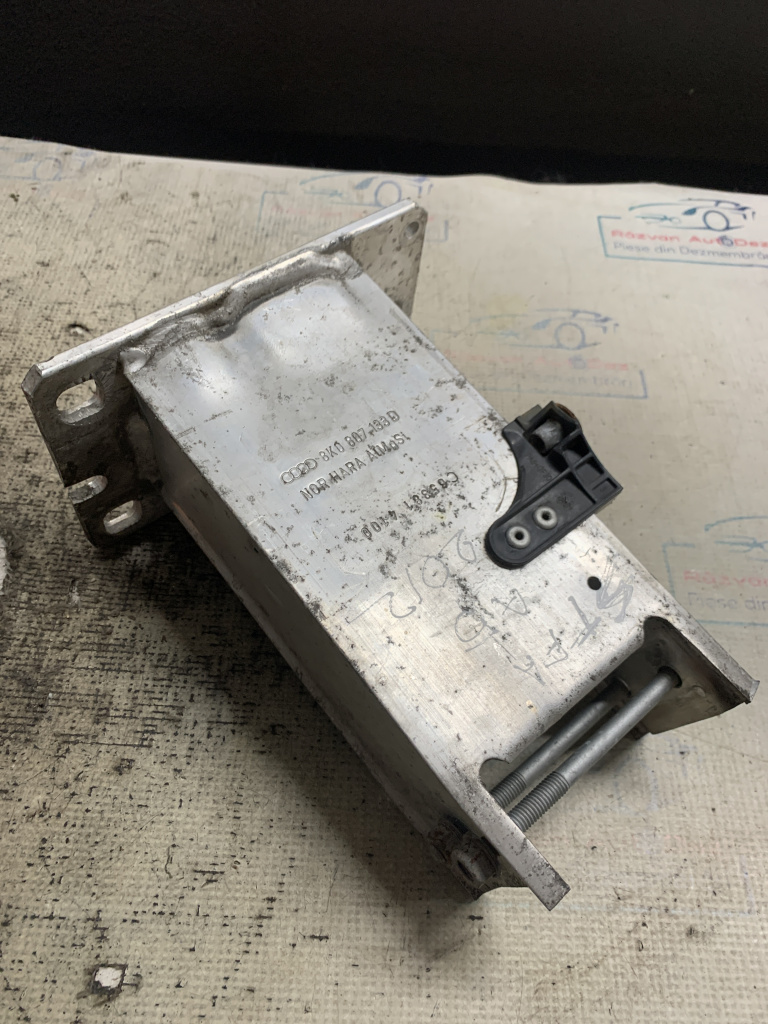 Cap lonjeron stanga Audi A5 - Motorina 2012, 8K0807133D