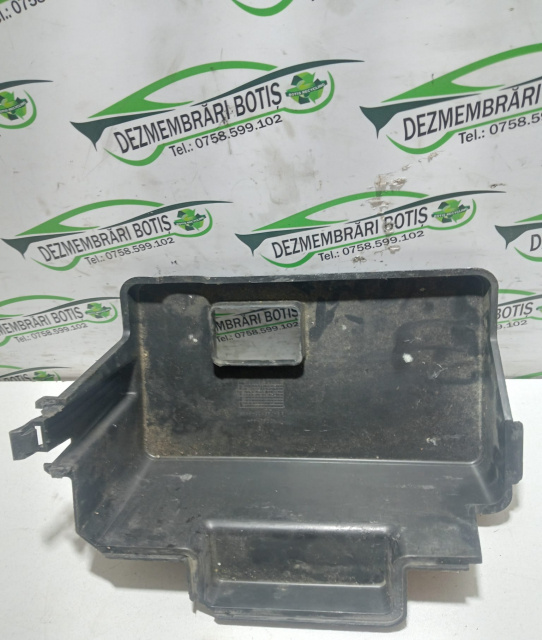 Capac acumulator / baterie Ford Focus [facelift] [2001 - 2007] wagon 5-usi 1.6 MT (101 hp)