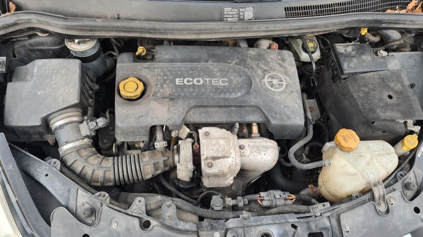 Capac carcasa motor Opel Corsa D 1.3 cdti 70 kw A13DTE