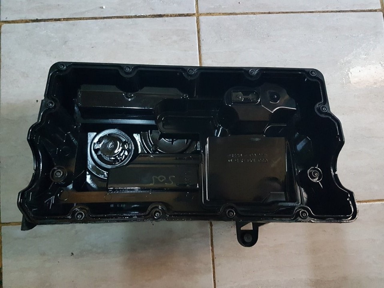 Capac chiulasa 03g103469m vw passat b6 1.9 tdi bls 105 cai cu dpf