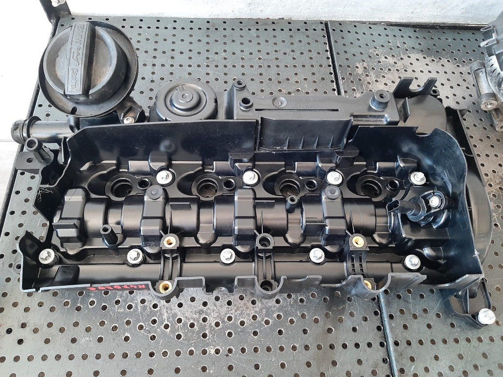 Capac chiulasa culbutori 2.0 d n47d20c bmw seria 1 f20 f21 seria 3 f30 f31 15265812