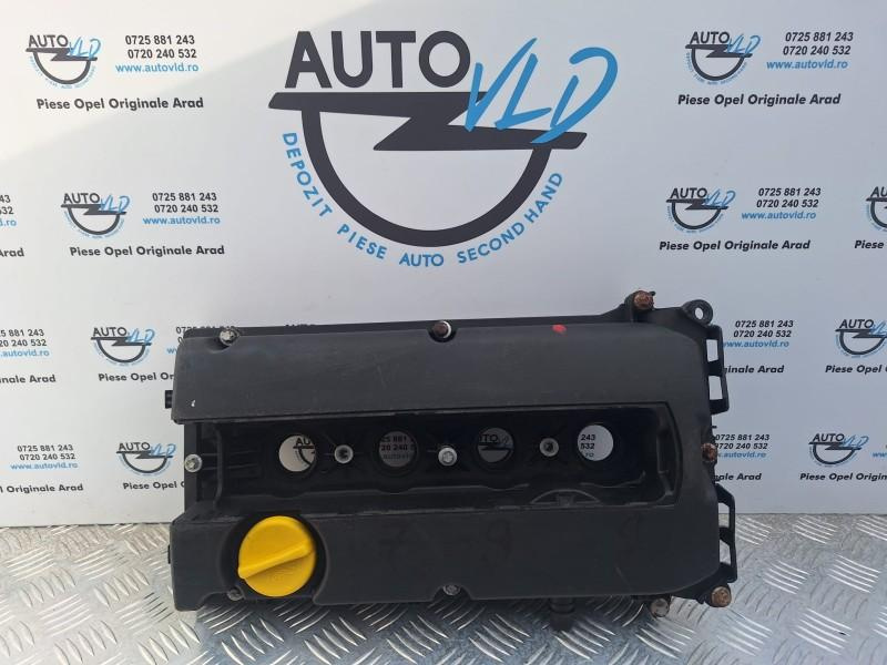 Capac chiulasa culbutori Opel Corsa D facelift 2010-2014 A16XER; A18XER; A16LET; Z16XER; Z18XER; A16XNT; Z16LEH; Z16LEL; Z16LET; A16LEL 1.6i; 1.8i; 1.8 MPI; 1.6 CNG; 1.6 Turbo; 1.6 Sonic; 1.6 VXR 55564395