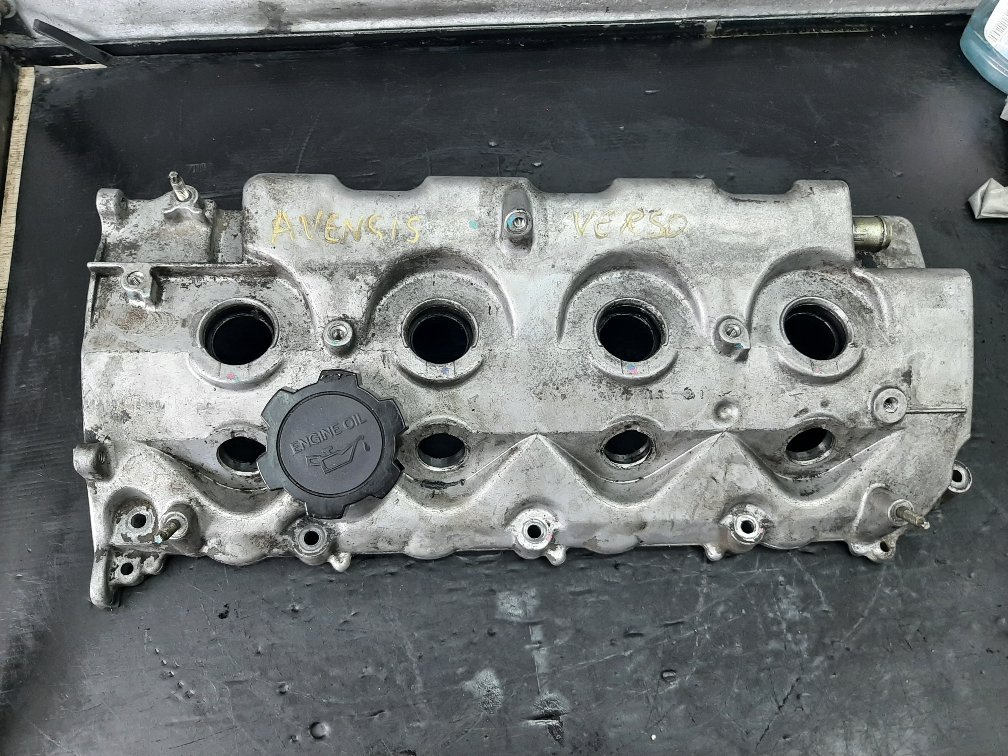 Capac chiulasa culbutori toyota avensis 2.0 td d4d euro 3 2003