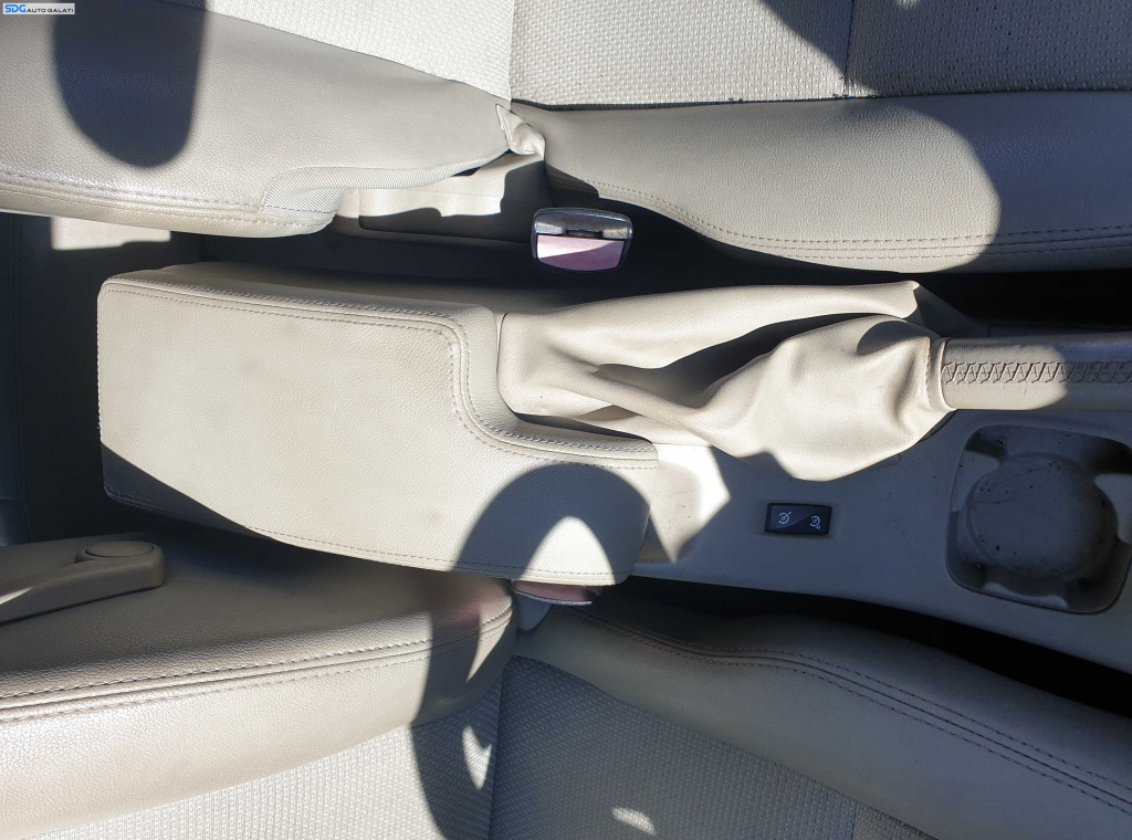 Capac Cotiera Piele Crem Renault Megane 3 2008 - 2016 [K4163]