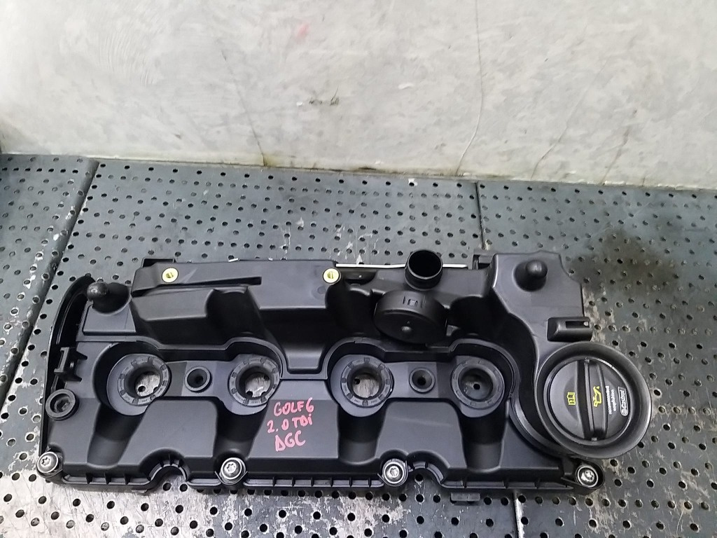 Capac culbutori 2.0 tdi vw golf 7 04l103475a