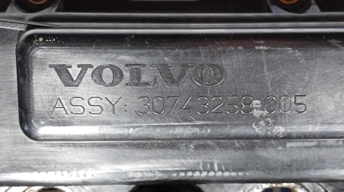 Capac Culbutori Chiulasa Chiulasa Motor Volvo XC70 2.4 D Euro 4 2007 - 2015 Cod 08675978 [M4183]