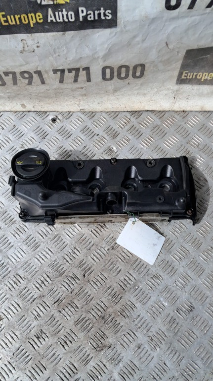 Capac culbutori VW Passat B6 1.6 TDI CAYC an 2010 cod 03L103469C