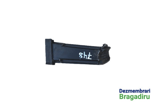 Capac cutie sigurante Cod: 8200738820 Dacia Logan [2004 - 2008] Sedan 1.4 MT (75 hp)