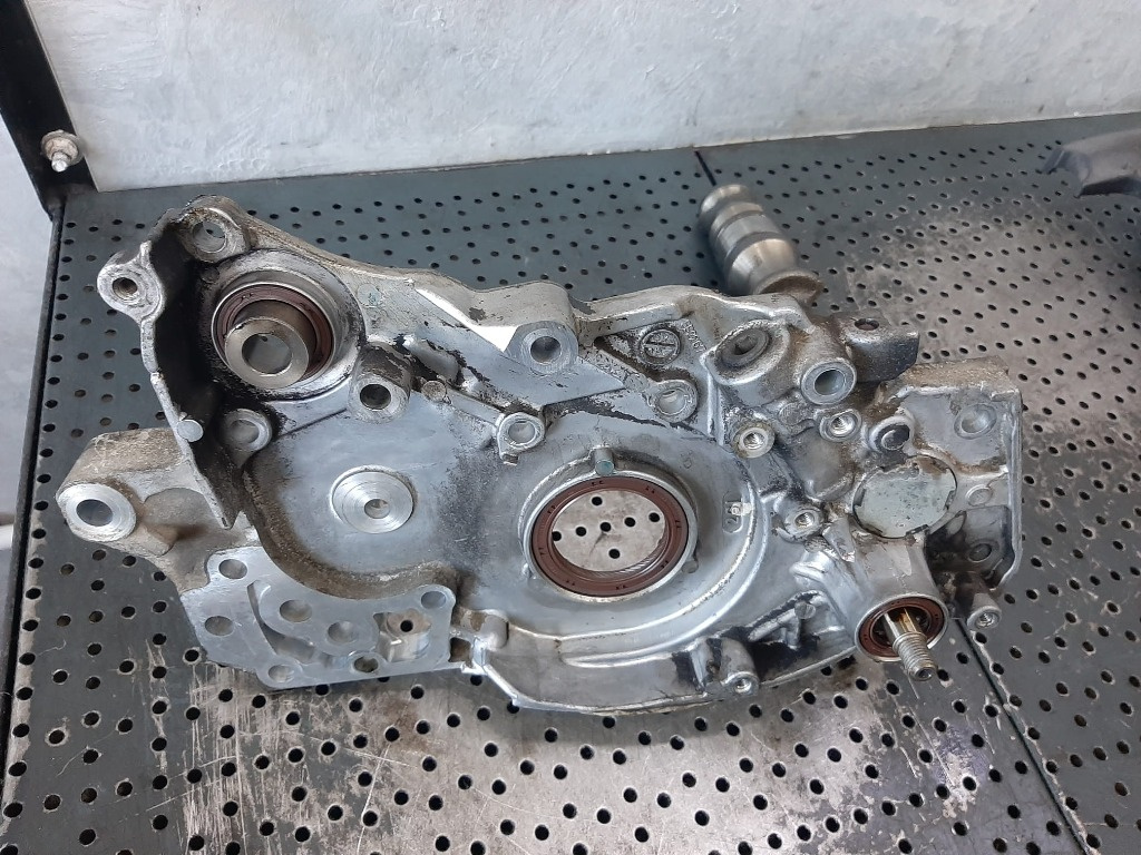 Capac distributie cu pompa ulei 2.0 b 4g63 4x4 mitsubishi outlander 1 2001-2005