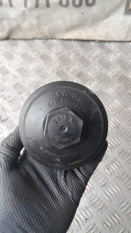 Capac filtru ulei Vw Touran an 2007 1.9 TDI cod 045115433E