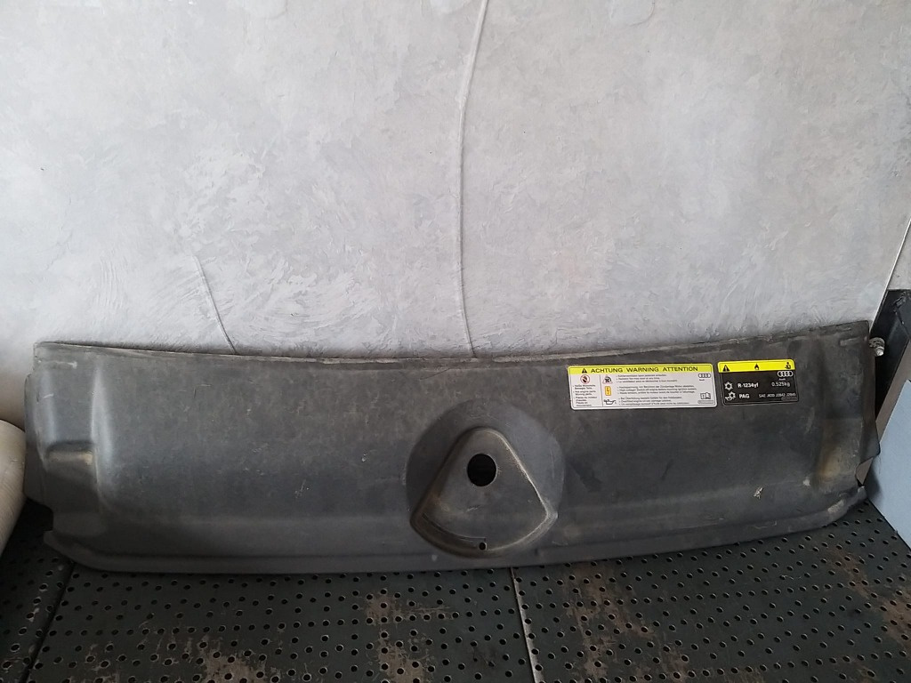 Capac inchidere superioara bara fata audi a4 b9 8w 8w0807081
