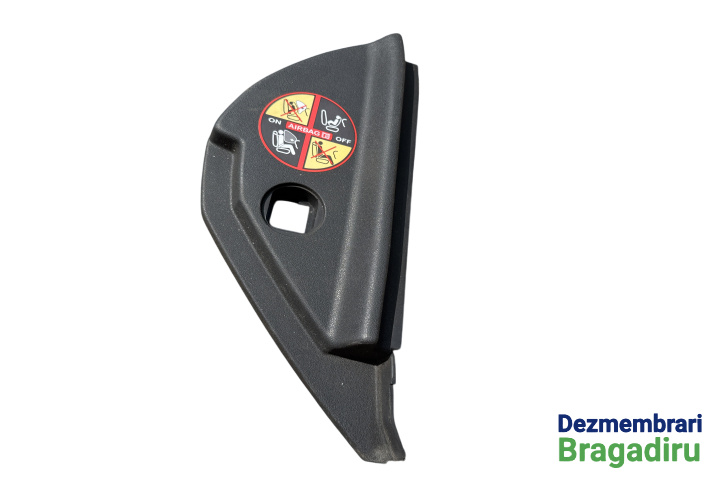 Capac lateral bord dreapta Cod: 8200179045, 8200078998 8200179045, 8200078998 Renault Megane 2 [facelift] [2006 - 2012] Hatchback 5-usi 1.5 dCi MT (86 hp)