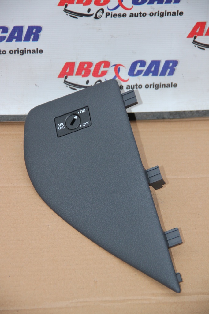 Capac lateral plansa bord VW Amarok (2H) model 2014 2H0858248