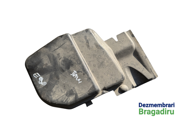 Capac microfiltru compartiment motor Cod: 6925017 6925017 BMW Seria 3 E90 [2004 - 2010] Sedan 318d MT (143 hp)