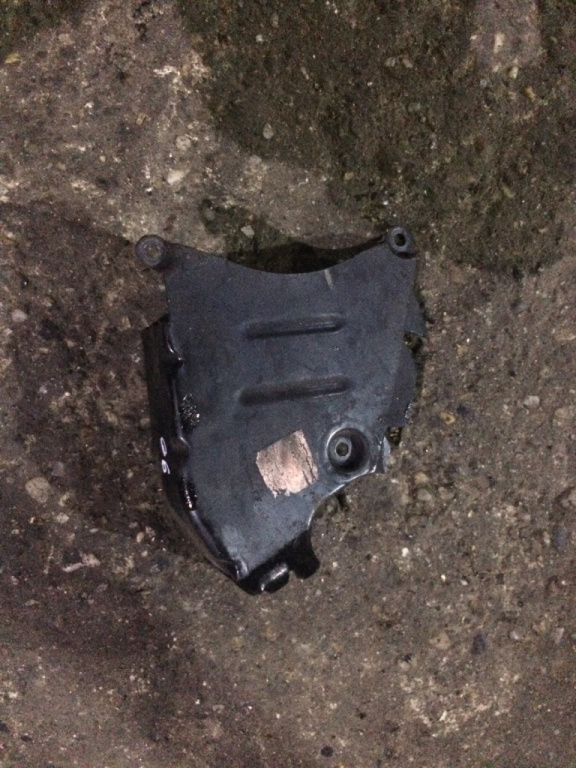 Capac mijloc distributie Volkswagen VW Golf 5 [2003 - 2009] Hatchback 5-usi 2.0 TDI MT (140 hp) V (1K1) Cod motor BKD