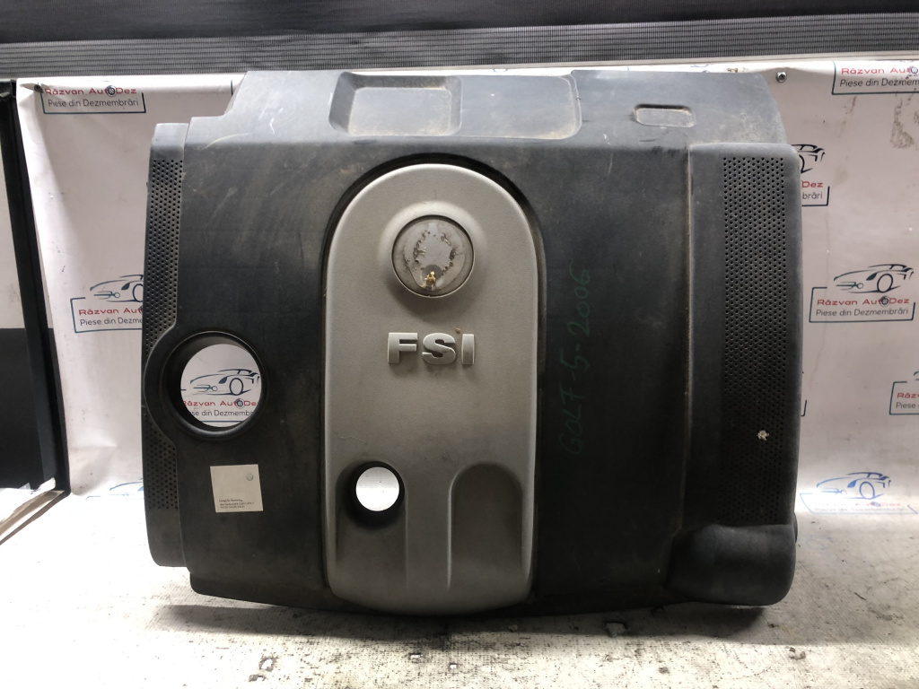 Capac motor cu filtru aer Volkswagen Golf 5 1.6 Benzina 2006, 03C129607N