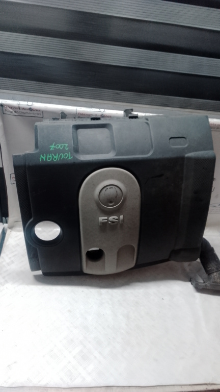 Capac motor cu filtru aer Volkswagen Touran 1.6 Benzina 2007, 03C129607N / CU PRINDERI RUPTE