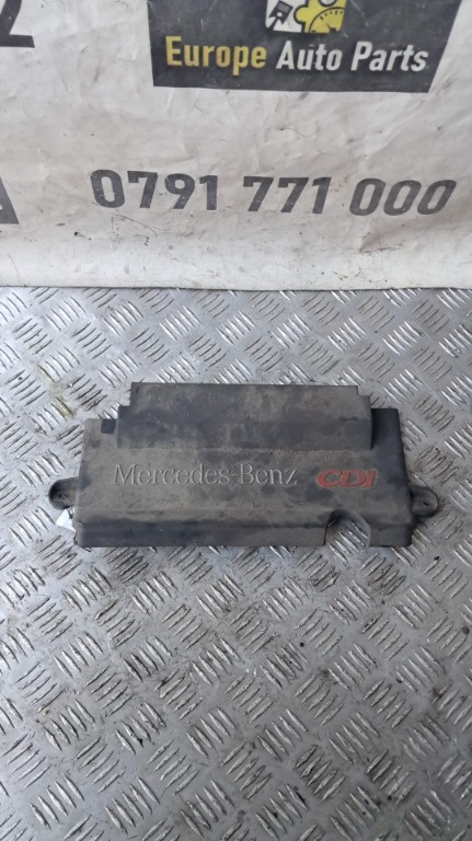 Capac motor Mercedes Vito W638 an fabricatie 2002 cod A6385240228