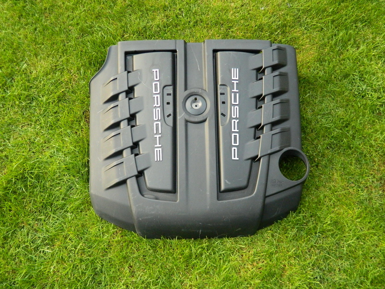Capac motor Porsche Cayenne cod 7P5103925
