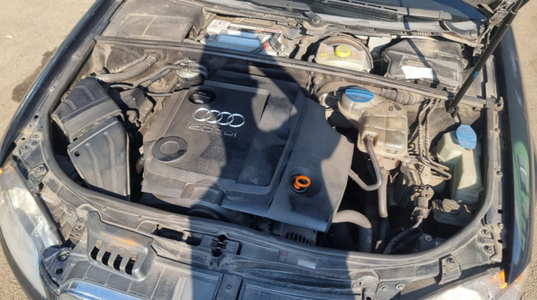 Capac motor protectie Audi A4 B7 2006 BERLINĂ 2.0 tdi BLB