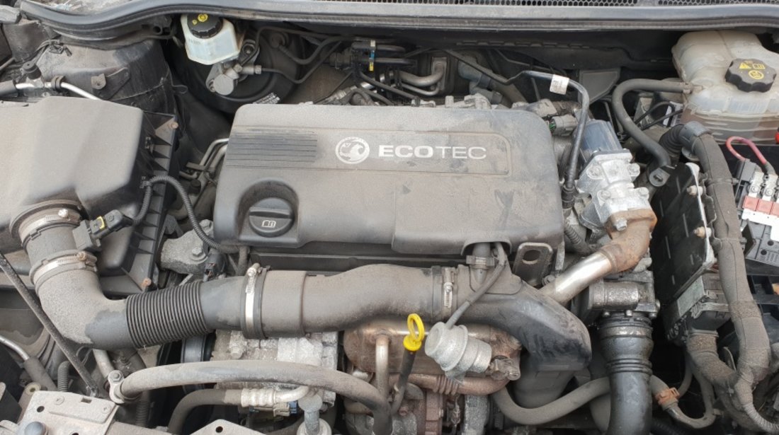 Capac motor protectie Opel Astra J 2011 Hatchback 1.7 cdti