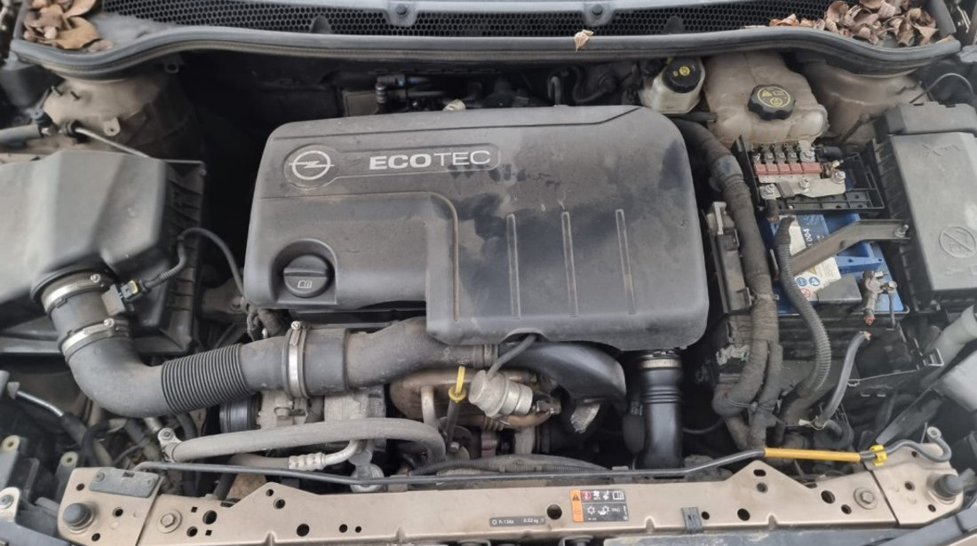 Capac motor protectie Opel Astra J 2015 facelift berlina 1.7 cdti