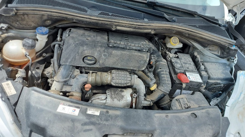 Capac motor protectie Peugeot 208 2017 Hatchback 1.6 HDI DV6FE