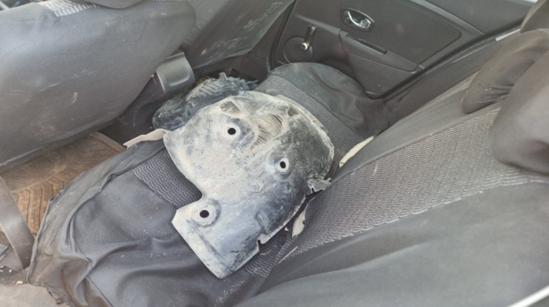 Capac motor protectie Renault Megane 3 2014 HatchBack 1.5 dci K9K 836