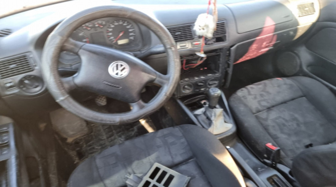Capac motor protectie Volkswagen Golf 4 2000 HatchBack 1.4