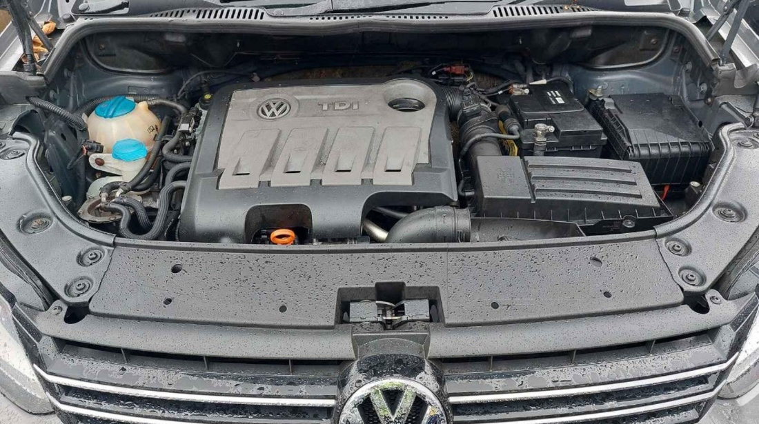 Capac motor protectie Volkswagen Touran 2010 VAN 1.6 TDI