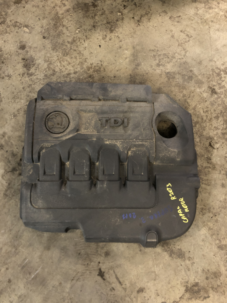 Capac motor Skoda Superb 3 - Benzina 2017, 04L103925T