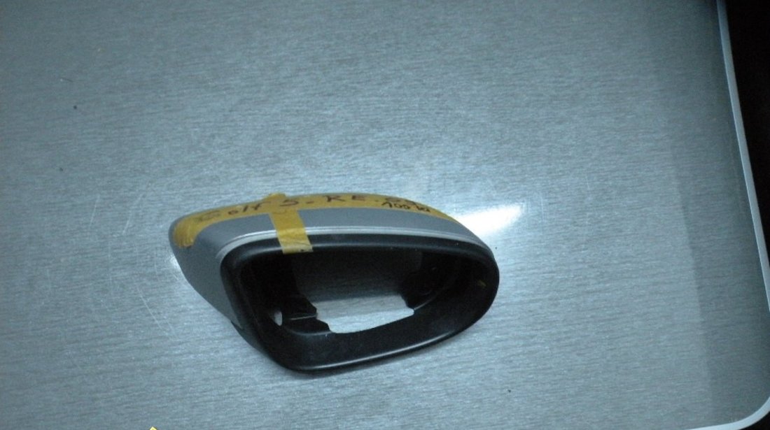 Capac oglinda dreapta VW Golf 5 2004 2010 cod 5K0857538