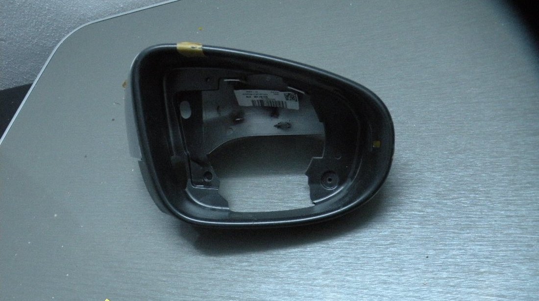 Capac oglinda dreapta VW Golf 5 2004 2010 cod 5K0857538