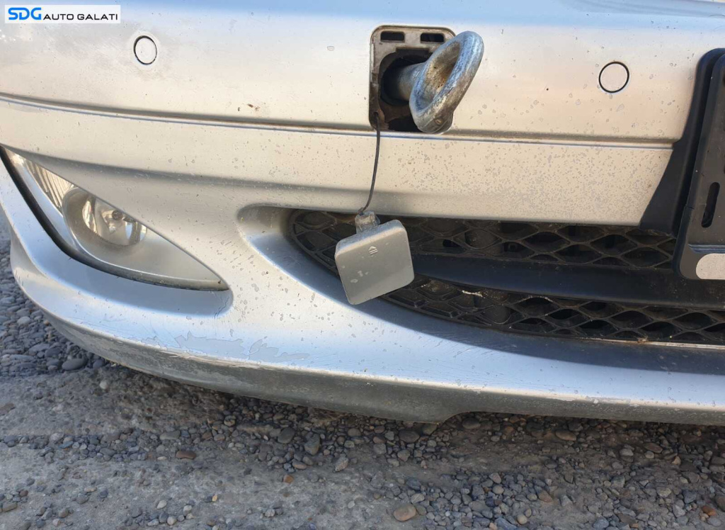 Capac Ornament Cui Carlig Tractare Remorcare de pe Bara Spoiler Fata Mercedes Clasa S Class W221 S320 2005 - 2009 Culoare C775 [C0284]