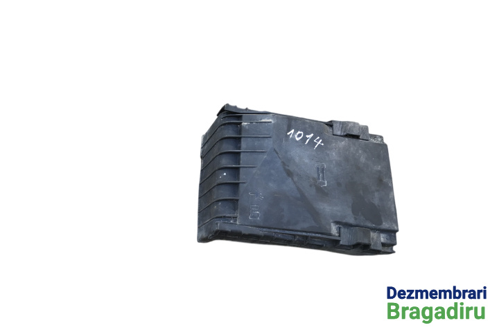 Capac panou sigurante motor Cod: 1K0937132F 1K0937132F Volkswagen VW Jetta 5 [2005 - 2011] Sedan 4-usi 1.9 TDI MT (105 hp) Cod motor: BKC, Cod cutie: GQQ, Cod culoare: LA7W