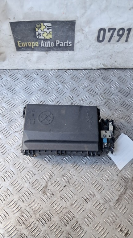 Capac panou sigurante Opel Astra J an 2011 cod 13302323
