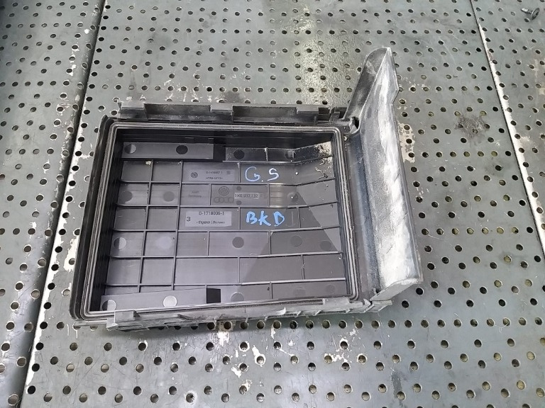 Capac panou sigurante vw golf 5 1k 1k0937132f