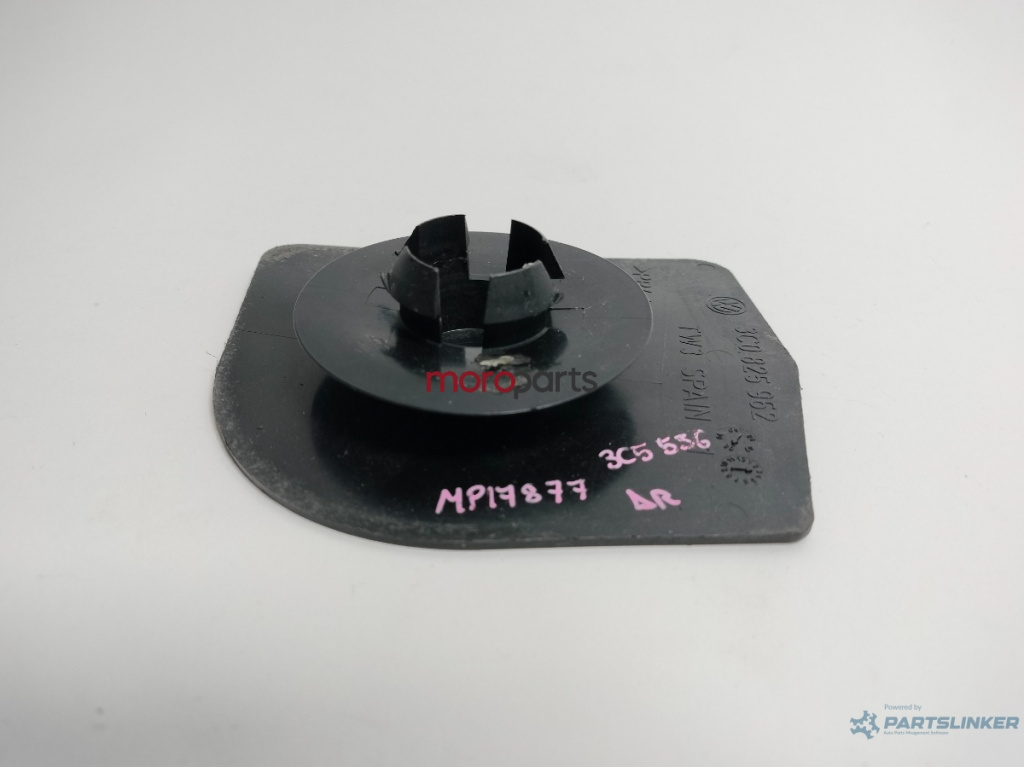 Capac scut podea dreapta fata VOLKSWAGEN PASSAT Variant 3C5 2005 - 2011 TDI 16V BKP, CBAB 3C0825962