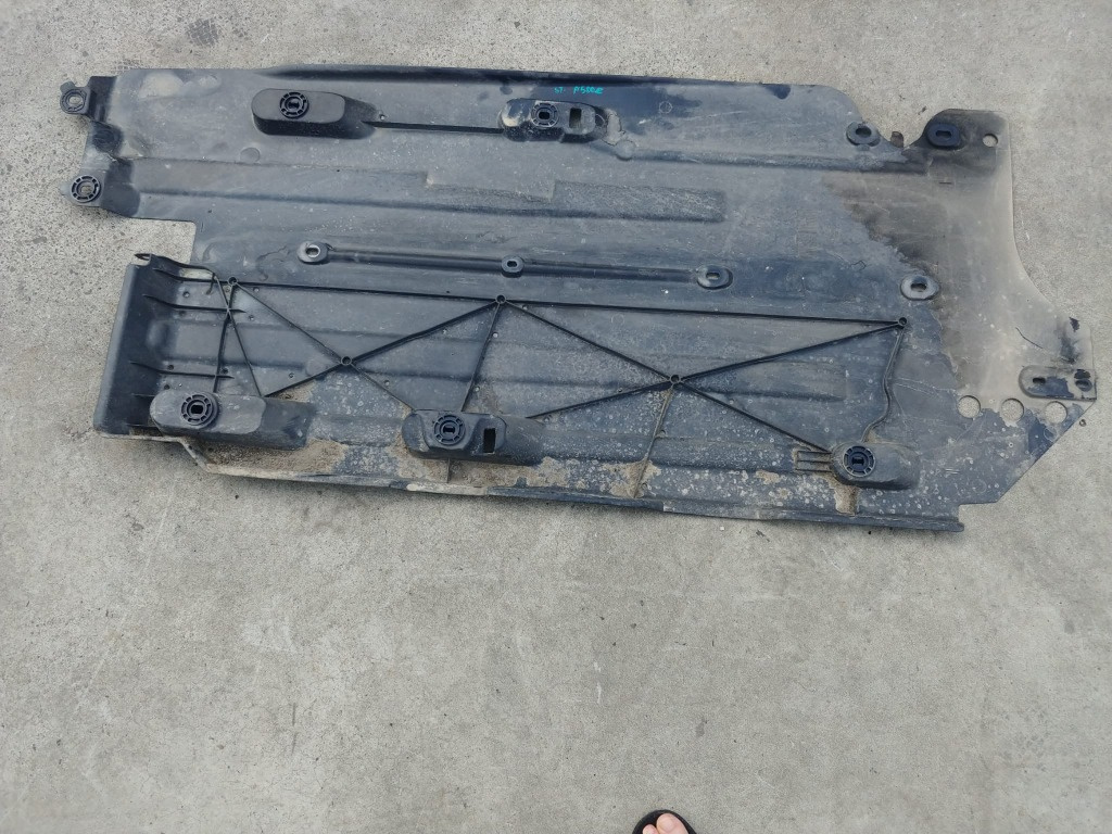 Capac scut sub caroserie stanga peugeot 5008 9832617680